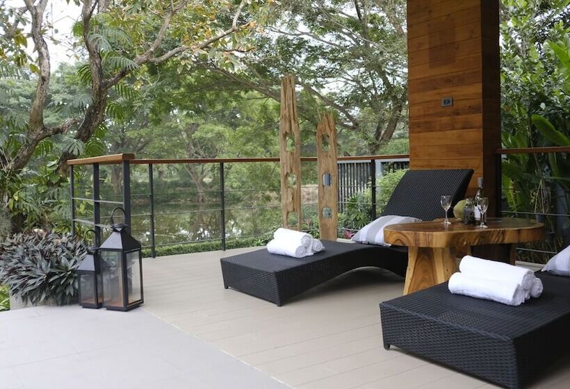 Moin Lakeside Pool Villa Chiangmai