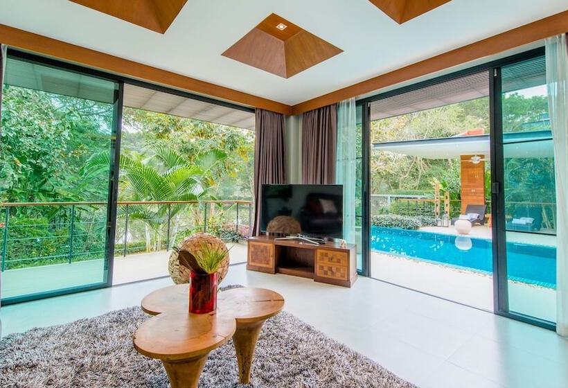 Moin Lakeside Pool Villa Chiangmai