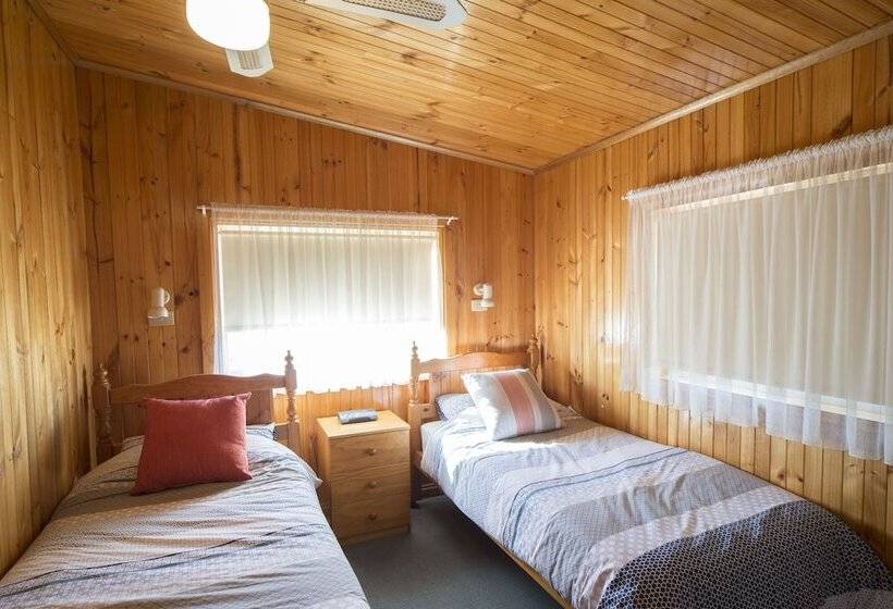 Mundic Waterfront Cottages