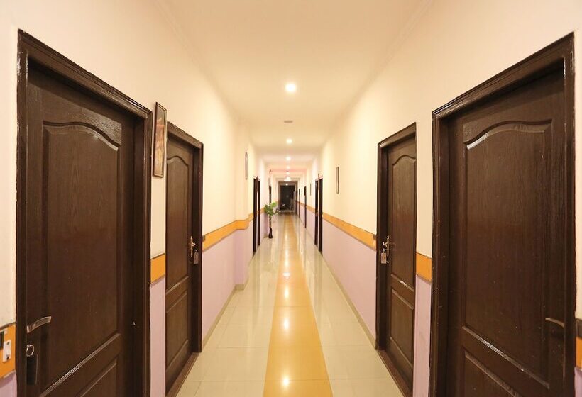 Oyo 12784 Hotel Roomers