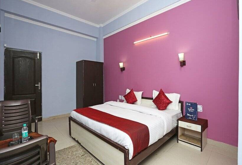 Oyo 12784 Hotel Roomers