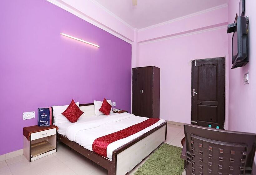 Oyo 12784 Hotel Roomers