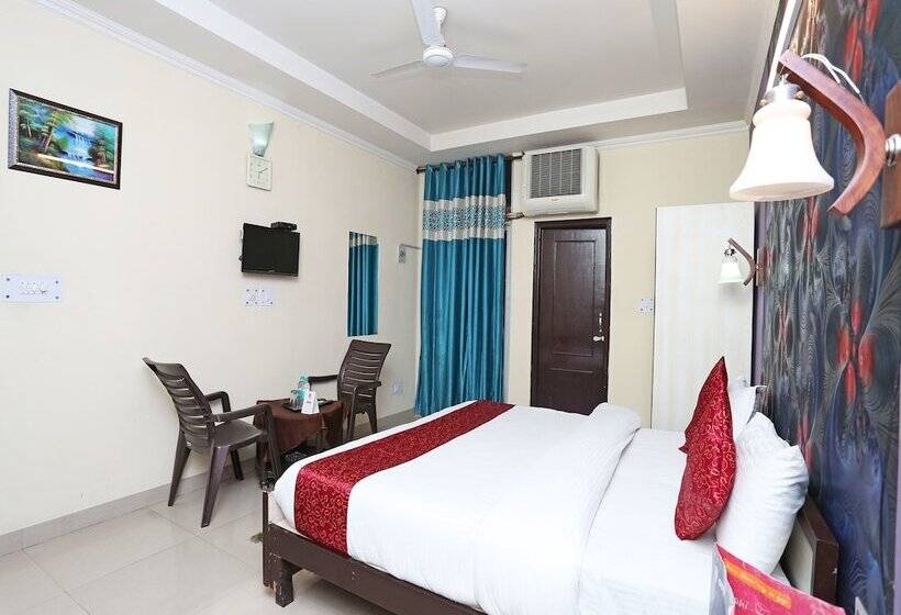 Oyo 12784 Hotel Roomers