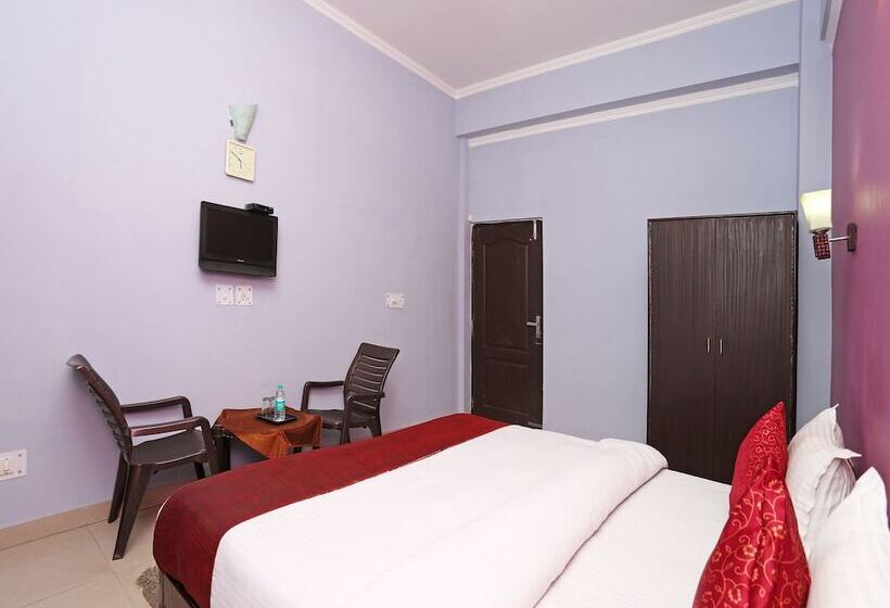 Oyo 12784 Hotel Roomers