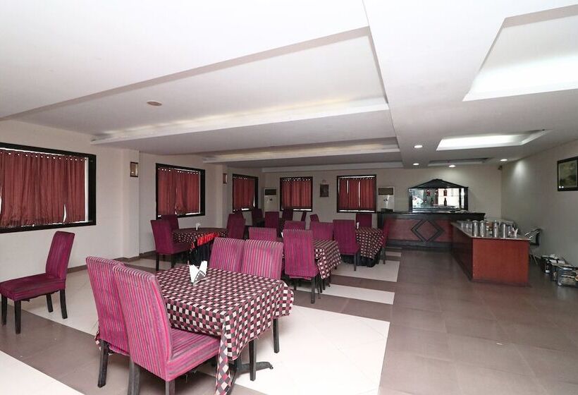 Oyo 4754 Hotel Center Point