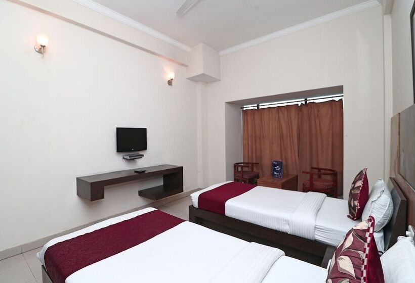 Oyo 4754 Hotel Center Point