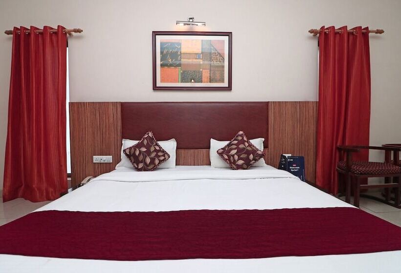 Oyo 4754 Hotel Center Point