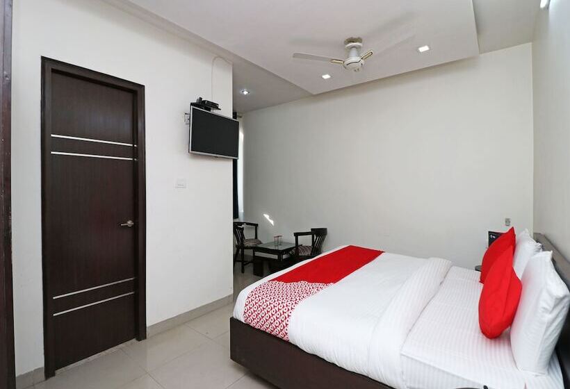 Oyo 6137 Hotel Star
