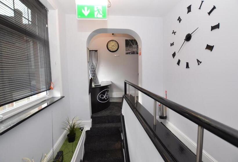 פנסיון Addison House