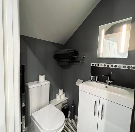 פנסיון Addison House