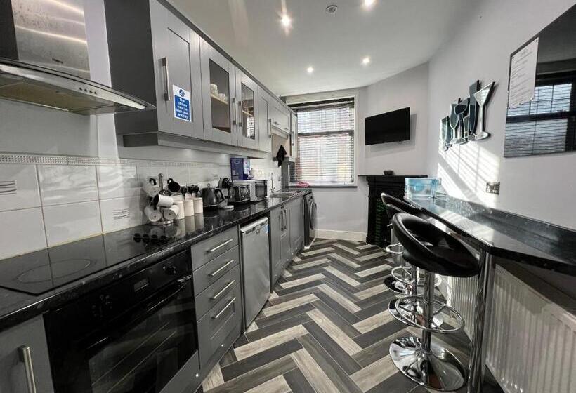 פנסיון Addison House