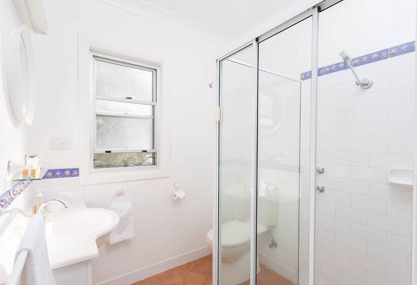 פנסיון Finns At Old Bar