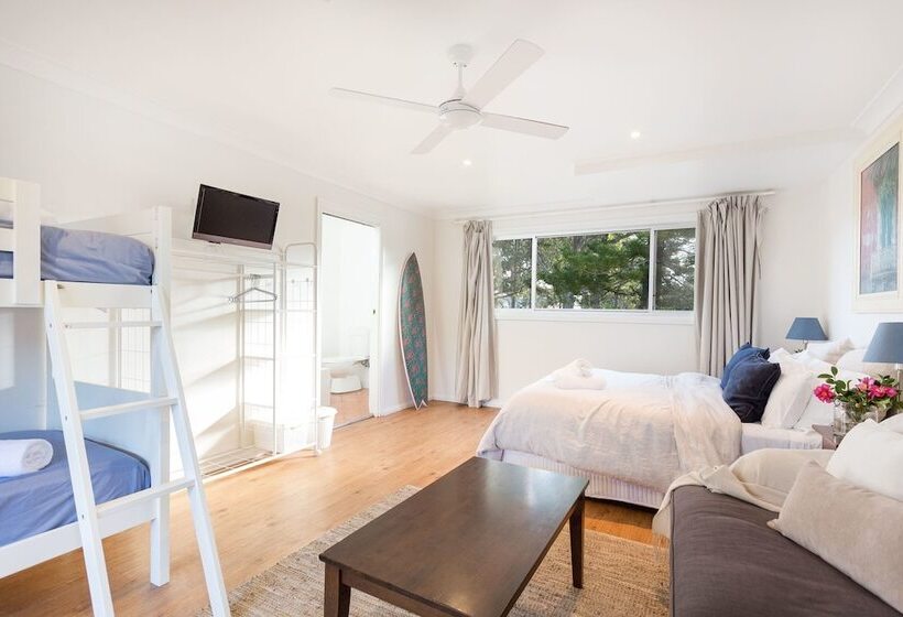 פנסיון Finns At Old Bar