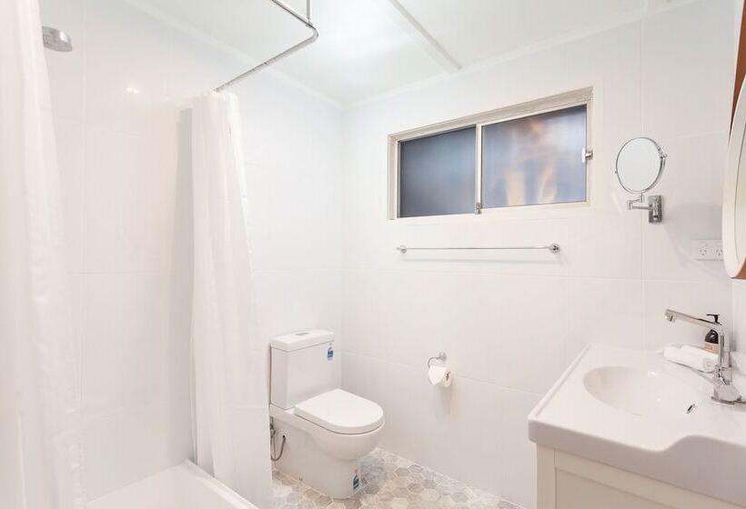 פנסיון Finns At Old Bar