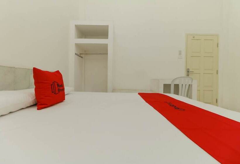 ペンション Reddoorz @ Lemabang