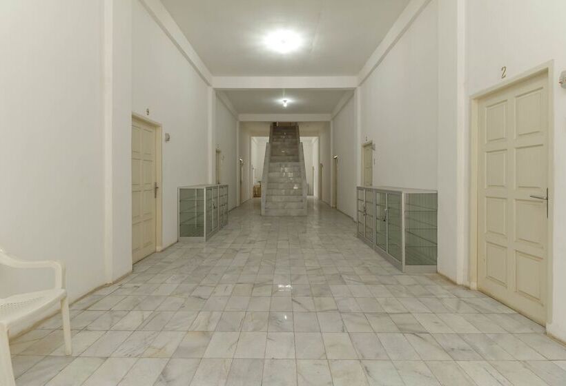 ペンション Reddoorz @ Lemabang