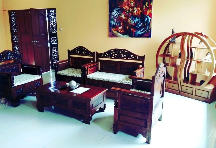 פנסיון Svaha Guest House