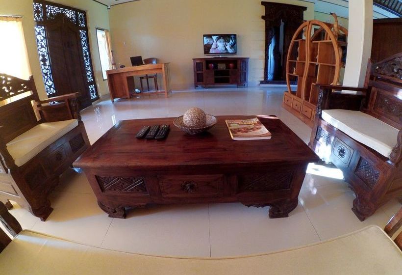 פנסיון Svaha Guest House