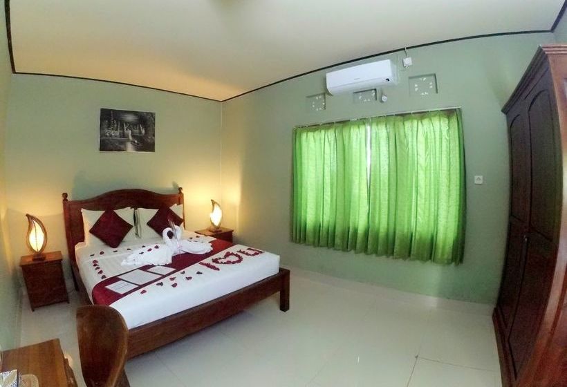 פנסיון Svaha Guest House