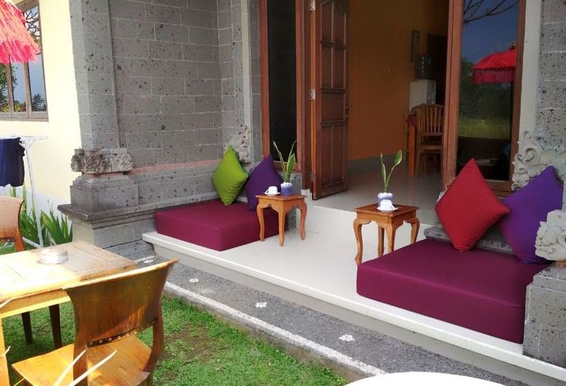 פנסיון Svaha Guest House