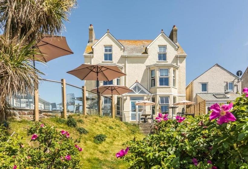 פנסיון The Avalon