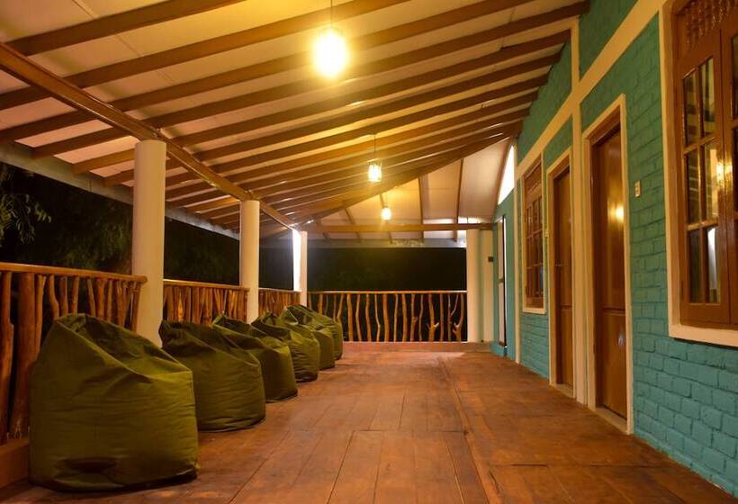 فندق صغير Funky Leopard Safari Lodge Bordering Yala National Park