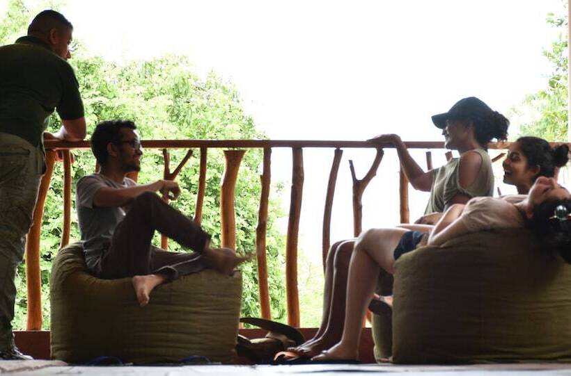 فندق صغير Funky Leopard Safari Lodge Bordering Yala National Park