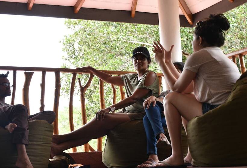 فندق صغير Funky Leopard Safari Lodge Bordering Yala National Park