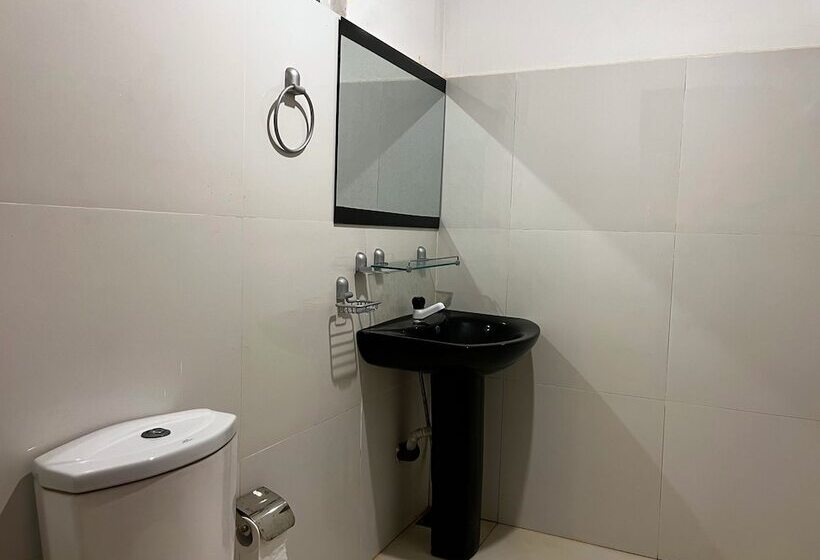 فندق صغير Funky Leopard Safari Lodge Bordering Yala National Park