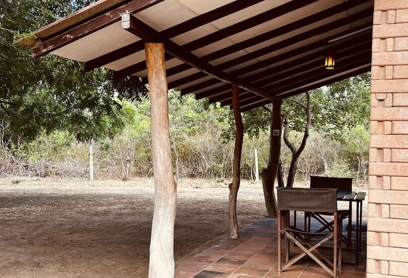 فندق صغير Funky Leopard Safari Lodge Bordering Yala National Park