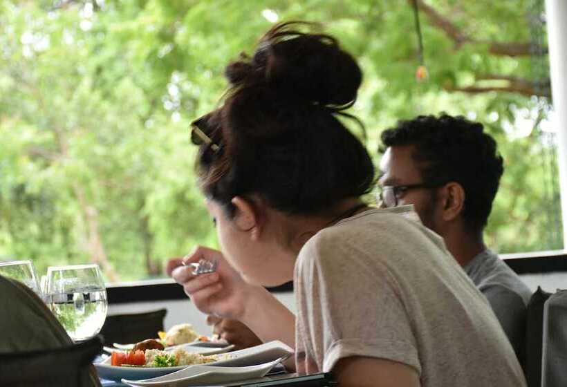 ユースホステル Funky Leopard Safari Lodge Bordering Yala National Park