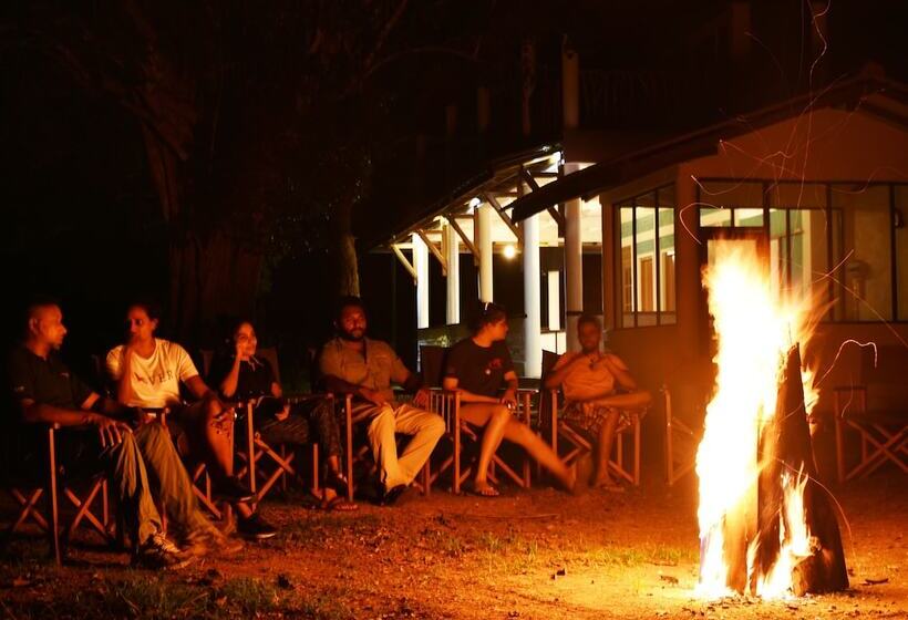 فندق صغير Funky Leopard Safari Lodge Bordering Yala National Park