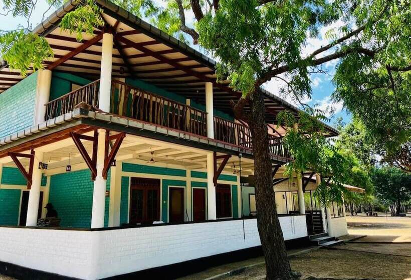 فندق صغير Funky Leopard Safari Lodge Bordering Yala National Park