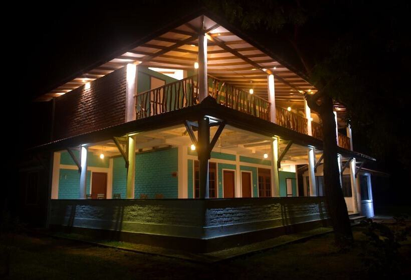 فندق صغير Funky Leopard Safari Lodge Bordering Yala National Park