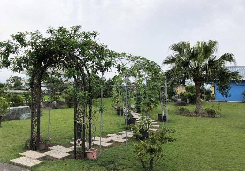 تختخواب و صبحانه European Villa