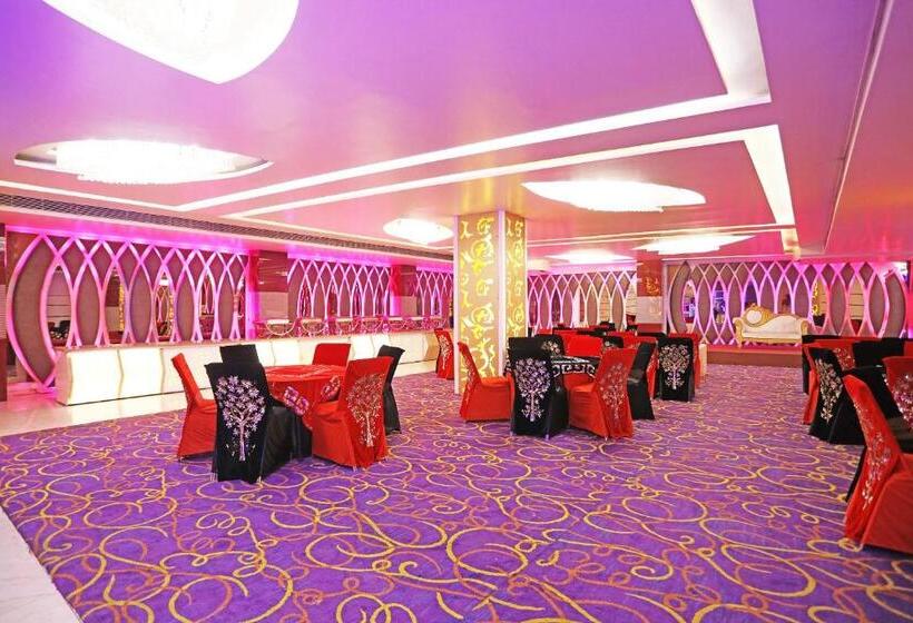 Super Capital O 8902 Hotel Ronald Inn