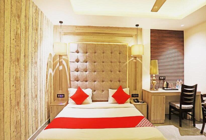 Super Capital O 8902 Hotel Ronald Inn