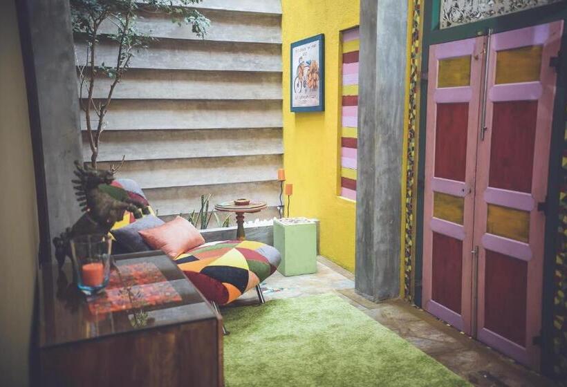 Отель Aathma Colombo House