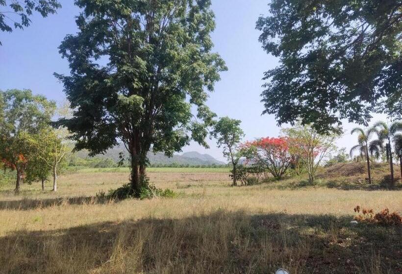 Отель Banrai Pornsawun