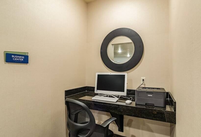 ホテル Cobblestone Inn & Suites  Bridgeport