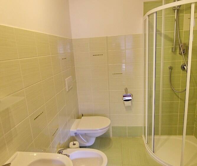 בית מלון כפרי House Of Roses