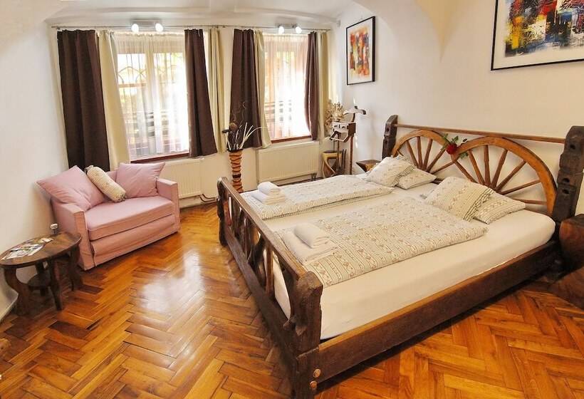 هتل House Of Roses