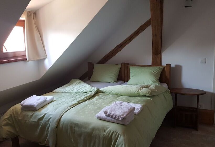 هتل House Of Roses