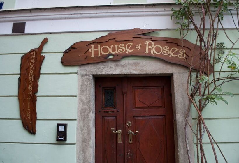 בית מלון כפרי House Of Roses