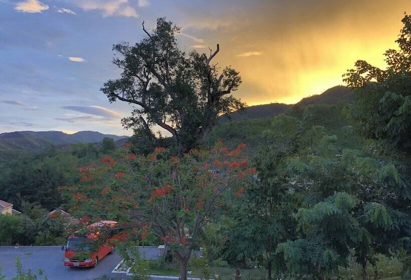 Отель Le Grand Pakbeng