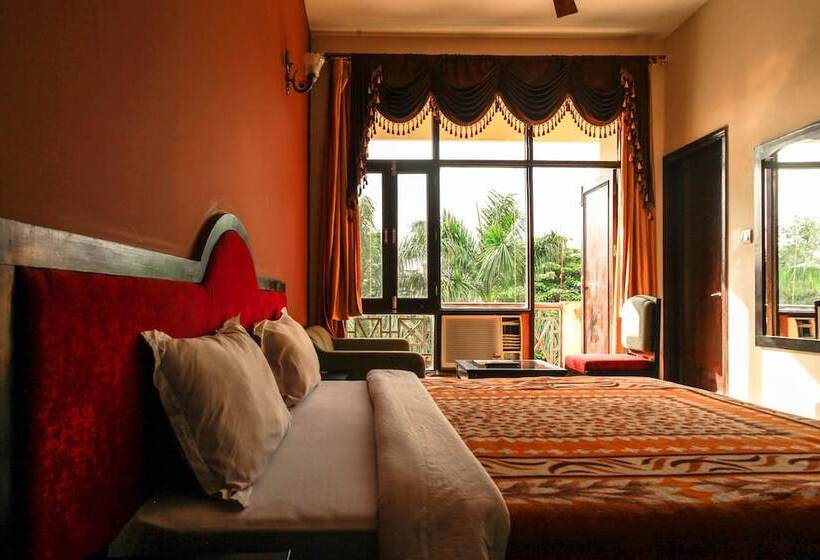 Отель Neeraj Bhawan