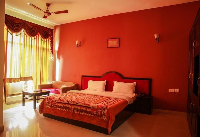 Отель Neeraj Bhawan