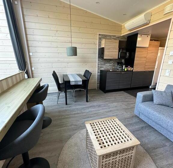 Отель Northern Lights Village Pyhä