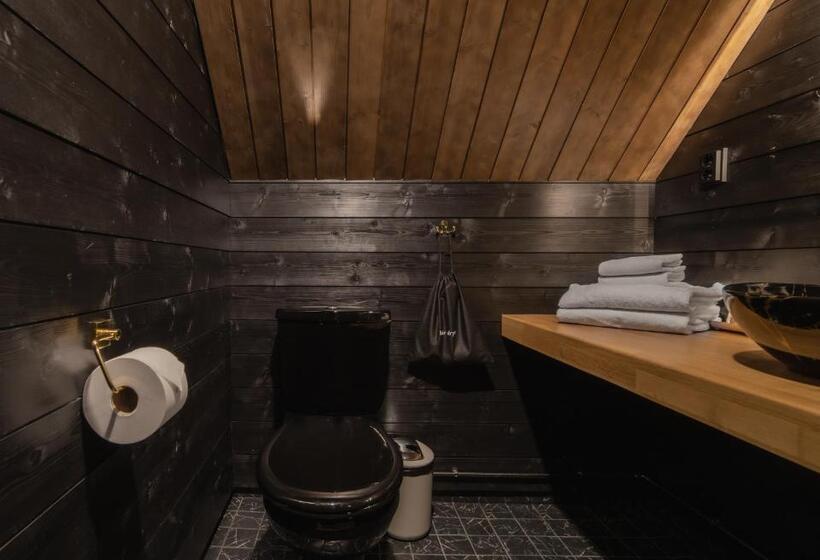 Отель Northern Lights Village Pyhä