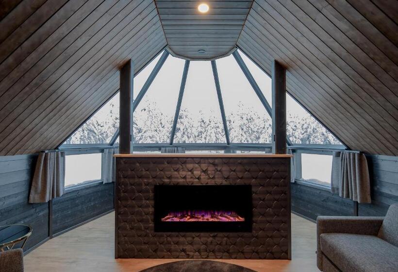 Отель Northern Lights Village Pyhä